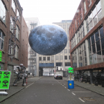 Gek van Surrealisme, De Hef is weer compleet en kiss cam op Rotterdam Centraal